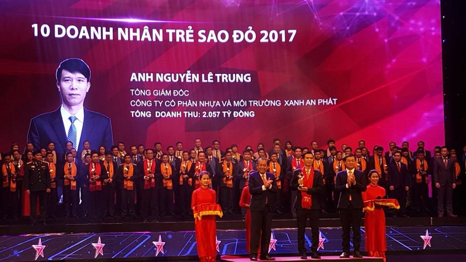 Trao Giải thưởng Sao đỏ - Doanh nhân trẻ Việt Nam tiêu biểu năm 2017